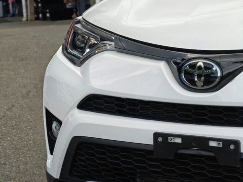 Used 2018 Toyota RAV4 SE w/ Power Extra Value Package AWD/4WD image 4