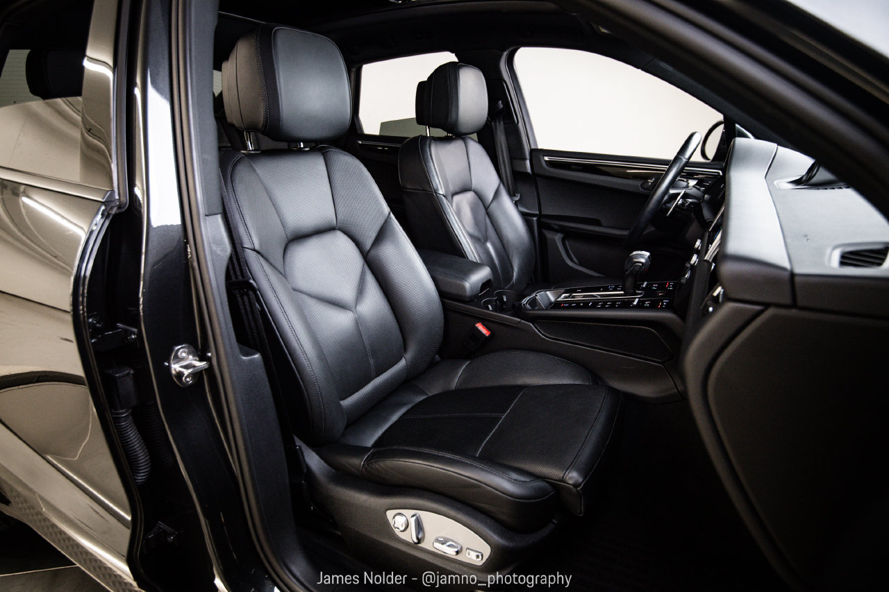 Certified 2023 Porsche Macan AWD/4WD image 29