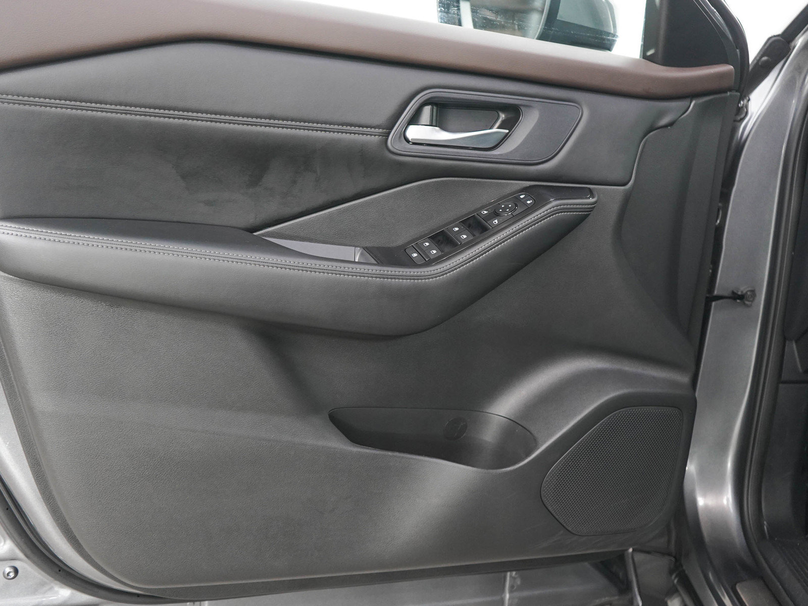Used 2023 Nissan Rogue SV w/ SV Premium B Package AWD/4WD image 19