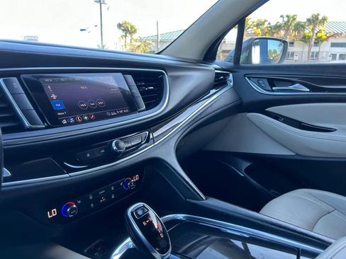 Used 2020 Buick Enclave Essence FWD image 29