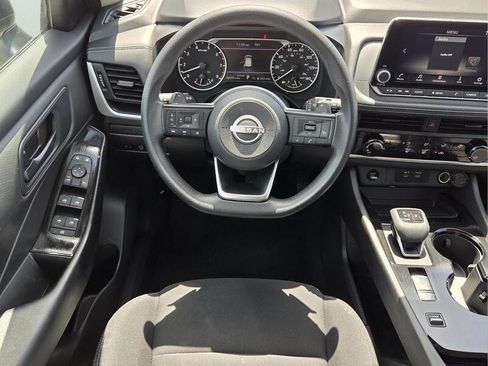 Used 2024 Nissan Rogue S FWD image 14