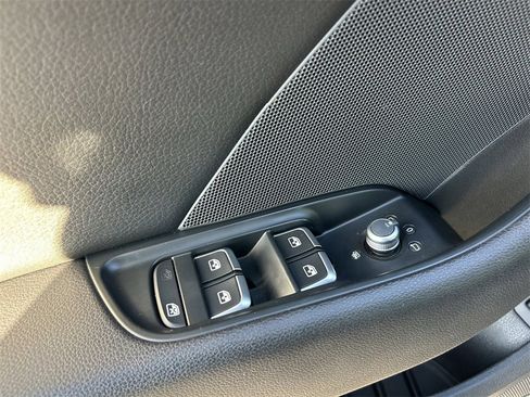 Used 2017 Audi A3 e-tron Premium image 21