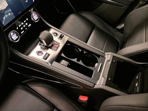 Certified 2024 Jaguar F-PACE R-Dynamic S image 11