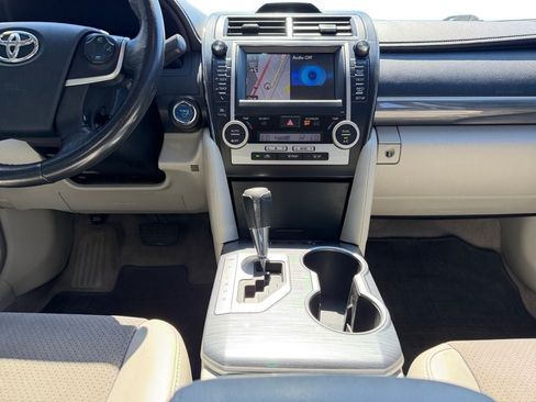 Used 2012 Toyota Camry XLE w/ Leather Pkg FWD image 12