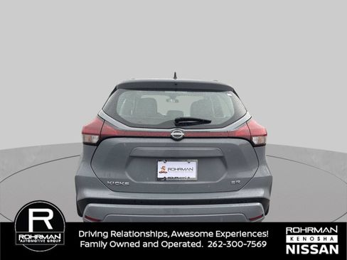 Used 2023 Nissan Kicks SR w/ SR Premium Package FWD image 7