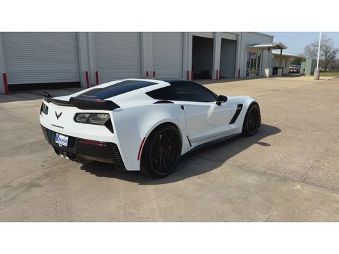 Used 2016 Chevrolet Corvette Z06 w/ 3LZ Preferred Equipment Group image 8