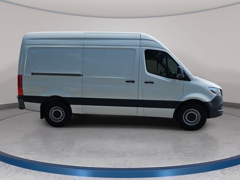 Used 2023 Mercedes-Benz Sprinter 2500 image 4