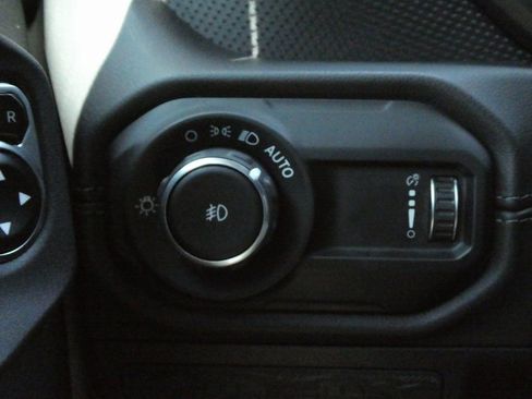 Used 2024 Jeep Wrangler Unlimited Rubicon w/ XTREMEE 35" Tire Package image 15