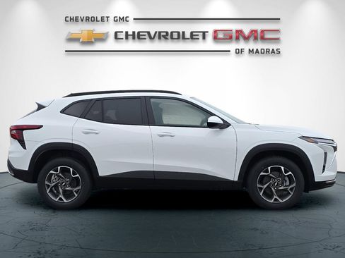 New 2026 Chevrolet Trax LT w/ Driver Confidence Package image 2