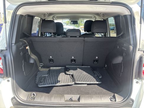 Used 2023 Jeep Renegade Latitude w/ Premium Group AWD/4WD image 27