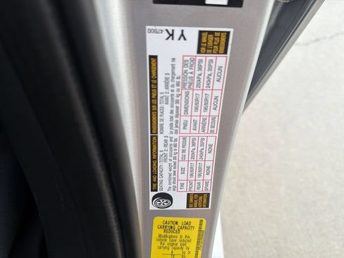 Certified 2025 Toyota Prius LE FWD image 34