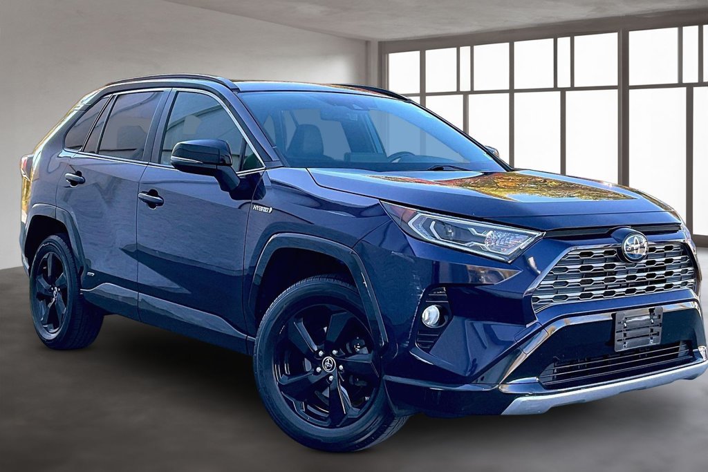 Used 2019 Toyota RAV4 XSE w/ XSE Weather Package AWD/4WD image 3
