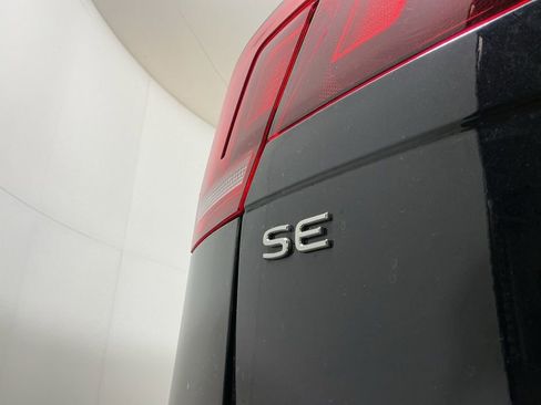 Used 2023 Volkswagen Tiguan SE image 31