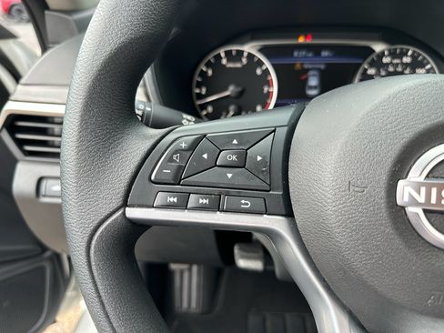 Used 2025 Nissan Altima 2.5 SV FWD image 19