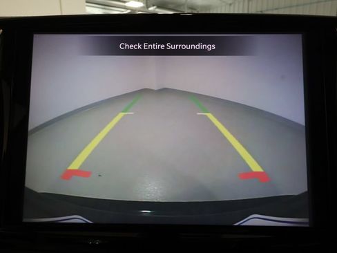 Used 2023 Chrysler Pacifica Touring-L FWD image 13