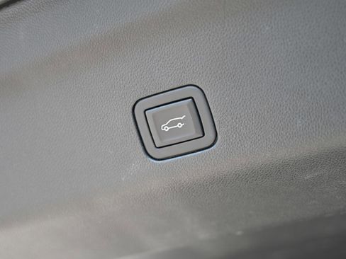 Used 2024 Chevrolet Suburban LT AWD/4WD image 19