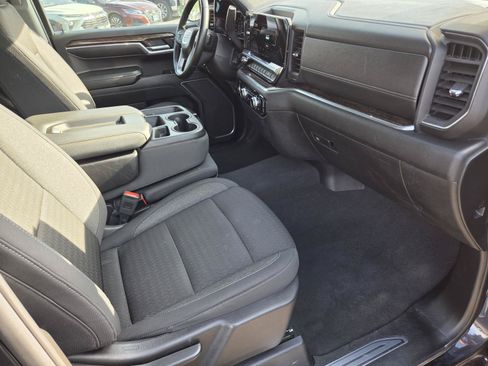 Used 2024 GMC Sierra 1500 SLE RWD image 9