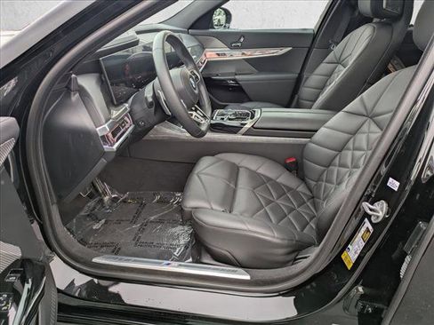 Used 2023 BMW 740i image 17
