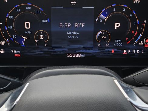 Used 2025 Chevrolet Suburban LT RWD image 18