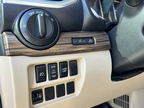 Used 2018 Nissan Titan SL w/ Chrome Package image 14