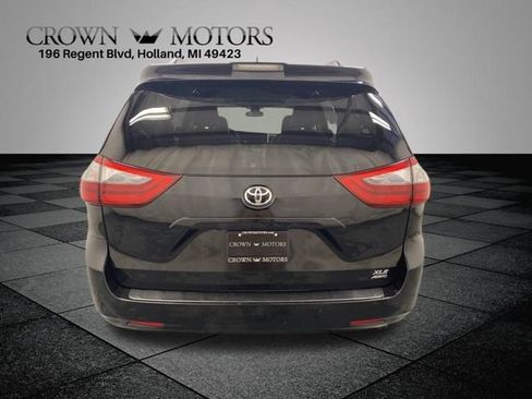 Used 2020 Toyota Sienna XLE w/ XLE Navigation Package AWD/4WD image 5