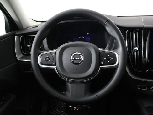 Certified 2025 Volvo XC60 B5 Core image 8