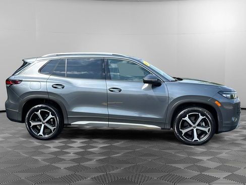 Used 2025 Volkswagen Tiguan SE AWD/4WD image 4