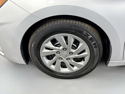 Used 2019 Hyundai Elantra SE image 37