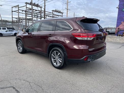 Used 2019 Toyota Highlander XLE image 3