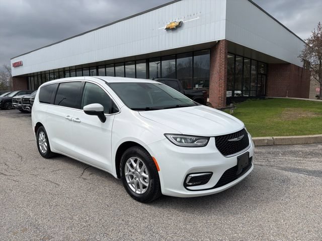 Used 2023 Chrysler Pacifica Touring-L FWD image 1