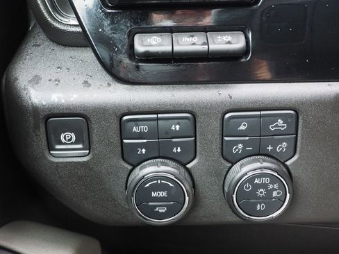 Used 2025 Chevrolet Silverado 2500 ZR2 w/ Technology Package AWD/4WD image 29