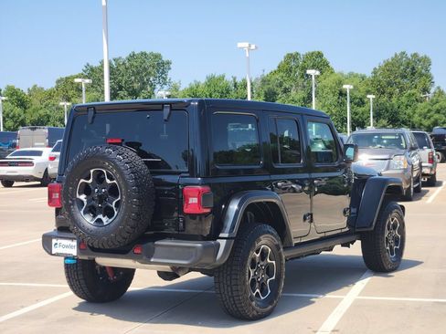 Used 2023 Jeep Wrangler Unlimited Rubicon 4xe w/ Cold Weather Group AWD/4WD image 7