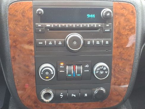 Used 2009 Chevrolet Avalanche LT w/ Convenience Package #1 RWD image 6