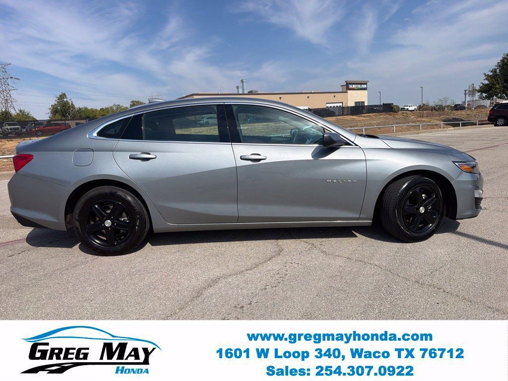 Used 2024 Chevrolet Malibu LT FWD image 2