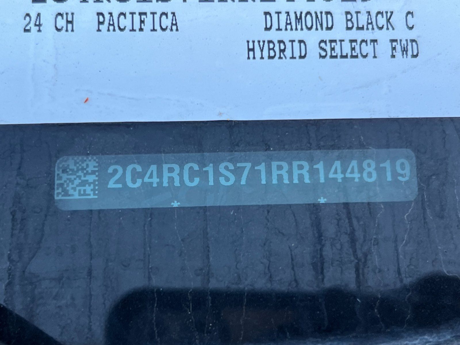 Used 2024 Chrysler Pacifica Limited FWD image 2