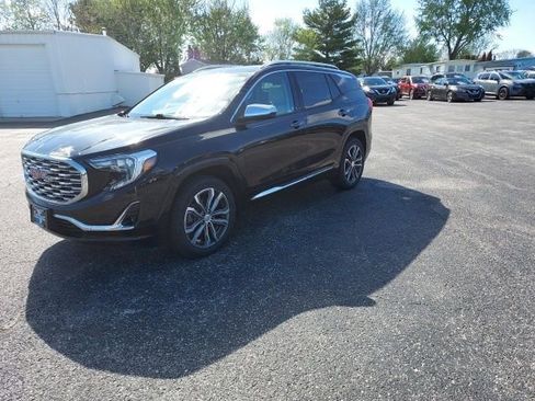 Used 2019 GMC Terrain Denali w/ GMC Pro Grade Package AWD/4WD image 8
