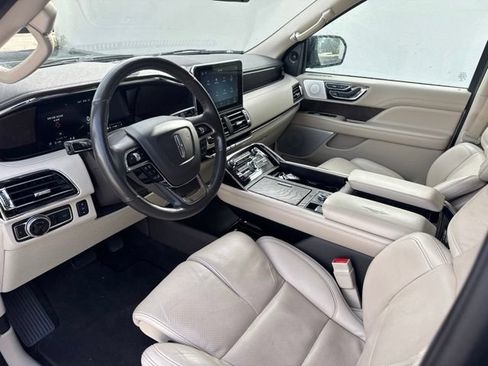 Used 2021 Lincoln Navigator Reserve w/ Luxury Package RWD image 5