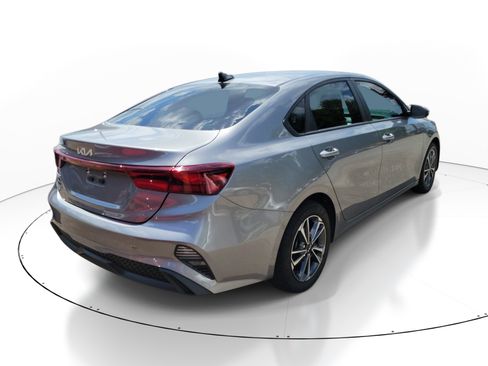 Used 2023 Kia Forte LXS w/ LXS Technology Package FWD image 6