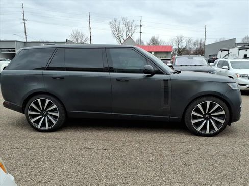 Used 2024 Land Rover Range Rover Long Wheelbase Autobiography image 3