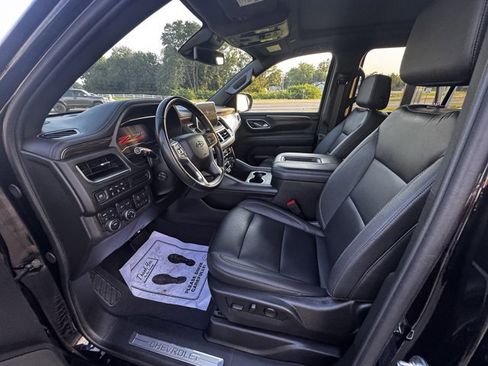 Used 2024 Chevrolet Suburban Z71 w/ Luxury Package image 6