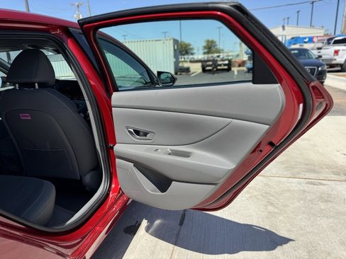 New 2025 Hyundai Elantra SEL image 12