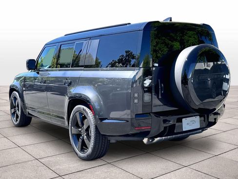 New 2026 Land Rover Defender 130 X-Dynamic SE AWD/4WD image 3