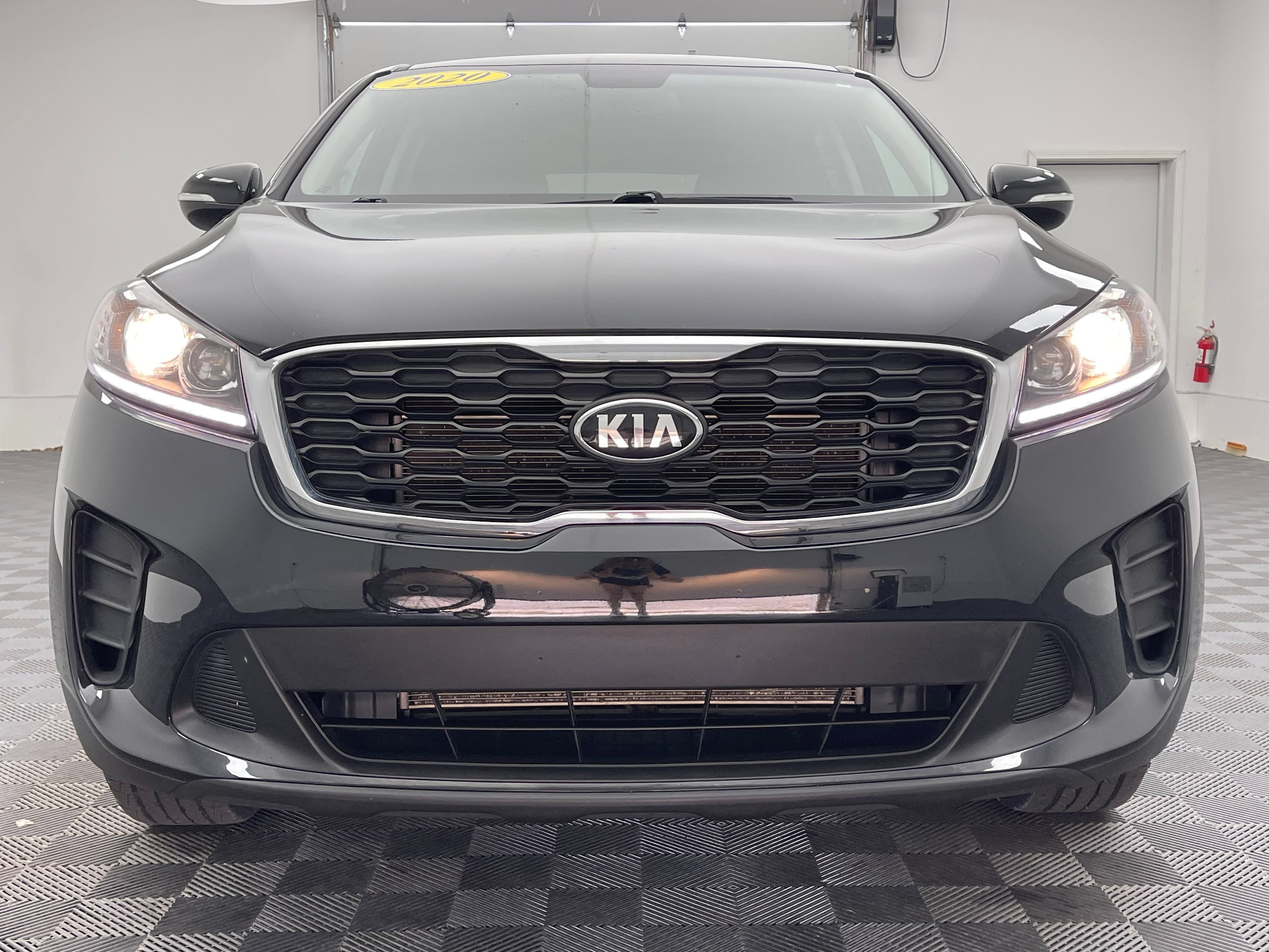 Used 2020 Kia Sorento LX FWD image 11