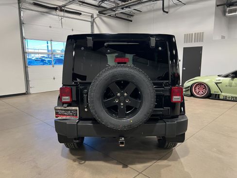 Used 2015 Jeep Wrangler Unlimited Sahara AWD/4WD image 4