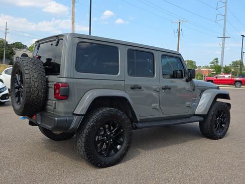 Used 2022 Jeep Wrangler Unlimited Sahara w/ Cold Weather Group AWD/4WD image 3