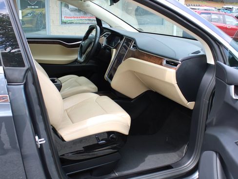 Used 2017 Tesla Model X 75D AWD/4WD image 7