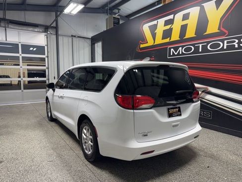 Used 2024 Chrysler Voyager LX FWD image 18