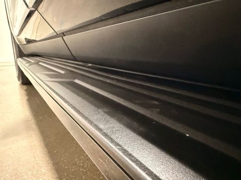 Used 2024 GMC Yukon XL SLT w/ SLT Luxury Package image 12