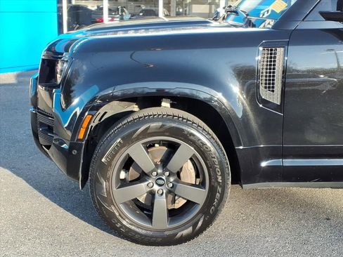 Used 2023 Land Rover Defender 110 X-Dynamic SE image 7