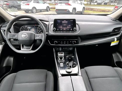 Used 2025 Nissan Rogue S image 21